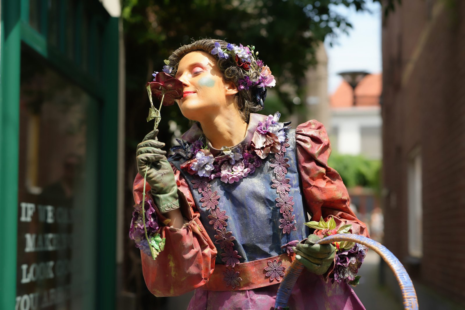 EK Living Statues